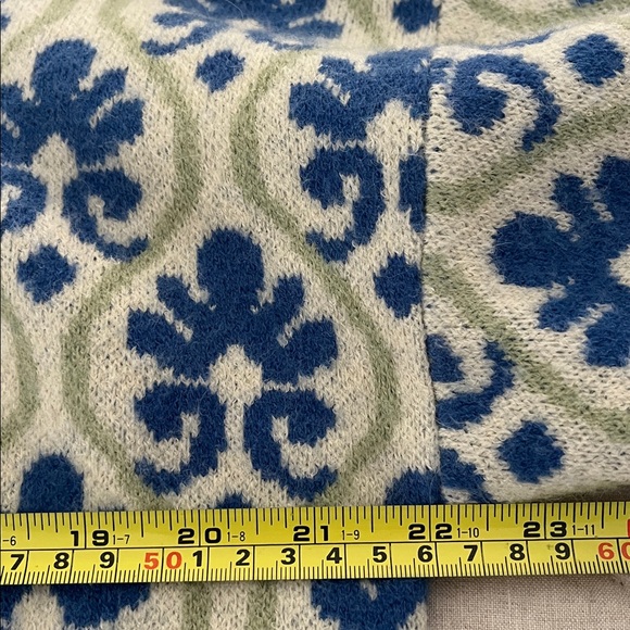 Elegant Blue and Cream Women's Cardigan - Picture 3 of 3